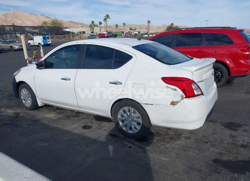Photo 3 of 2015 Nissan Versa 1.6 SV (VIN 3N1CN7AP3FL943064)