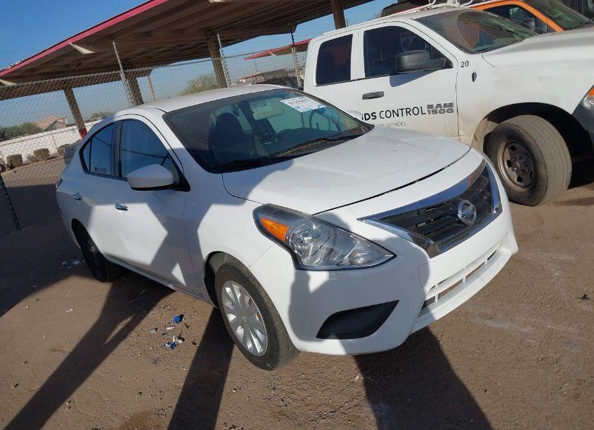 2015 Nissan Versa 1.6 SV (VIN 3N1CN7AP3FL952248) main photo