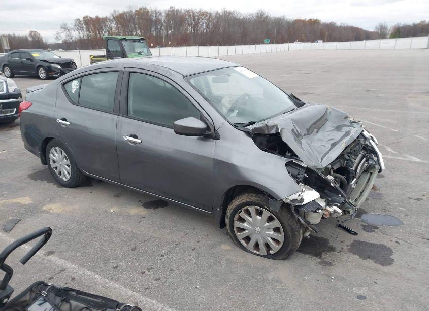 2016 Nissan Versa 1.6 SV (VIN 3N1CN7AP3GL816610) main photo