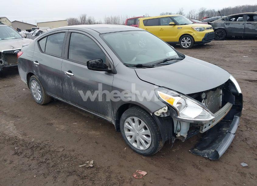 2017 Nissan Versa 1.6 SV (VIN 3N1CN7AP3HL811599) main photo