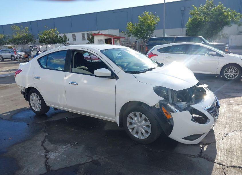 2017 Nissan Versa 1.6 SV (VIN 3N1CN7AP3HL823784) main photo