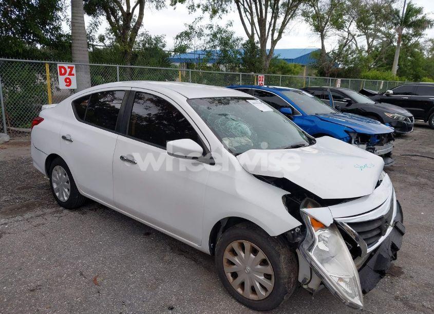 2017 Nissan Versa 1.6 SV (VIN 3N1CN7AP3HL824286) main photo