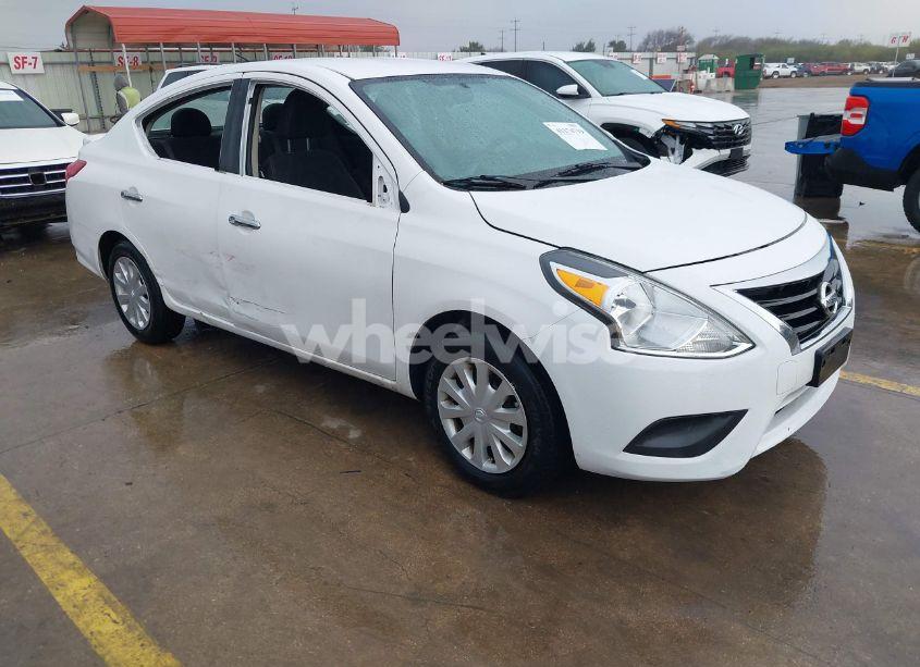 2018 Nissan Versa 1.6 SV (VIN 3N1CN7AP3JK400358) main photo