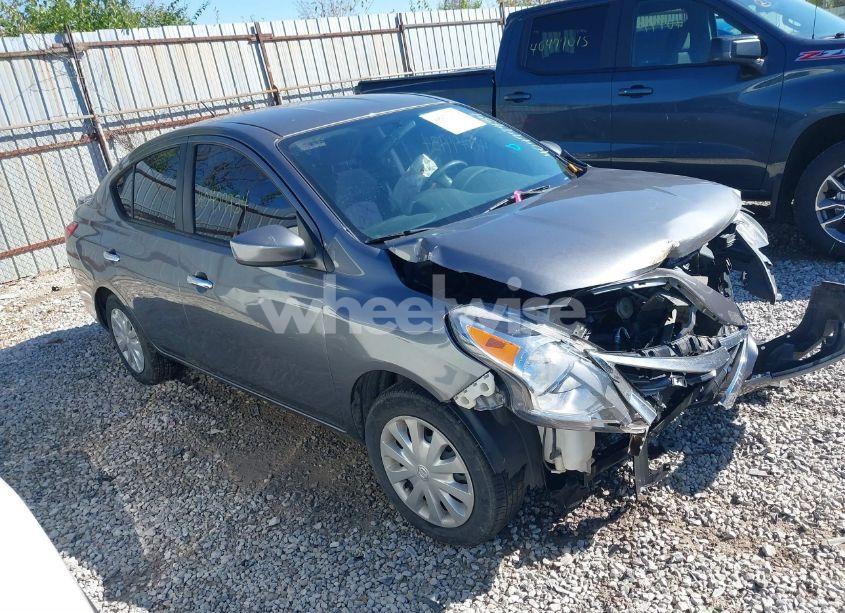 2018 Nissan Versa 1.6 SV (VIN 3N1CN7AP3JL844821) main photo