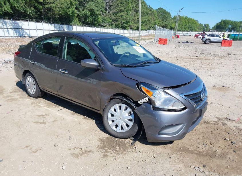 2018 Nissan Versa 1.6 SV (VIN 3N1CN7AP3JL855222) main photo