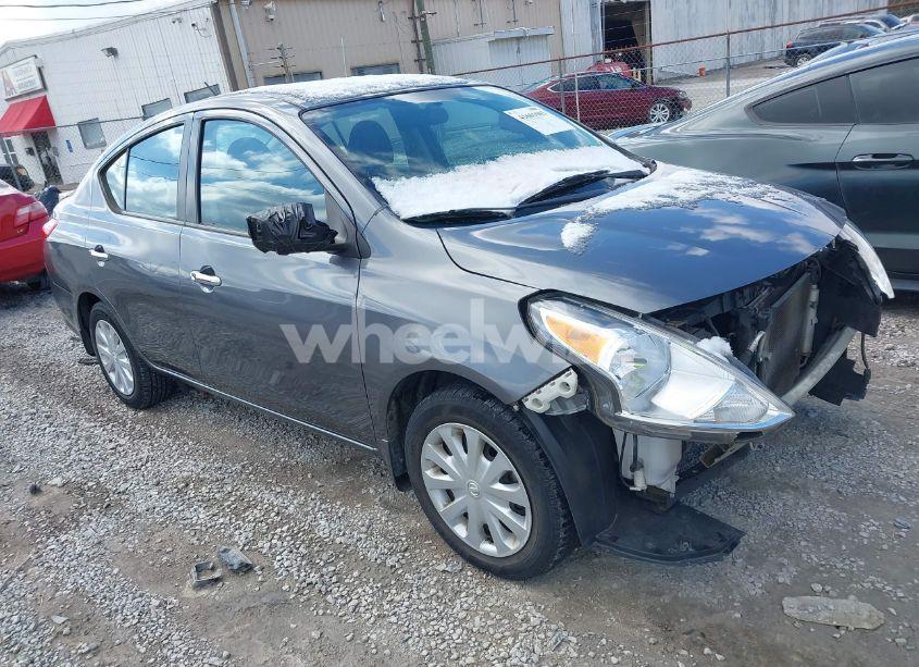 2018 Nissan Versa 1.6 SV (VIN 3N1CN7AP3JL868150) main photo