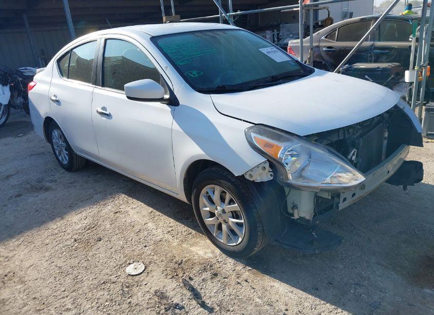 2018 Nissan Versa 1.6 SV (VIN 3N1CN7AP3JL876281) main photo