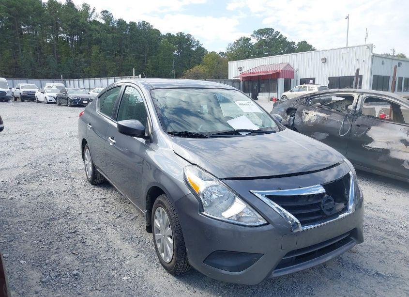 2019 Nissan Versa 1.6 SV (VIN 3N1CN7AP3KL817426) main photo