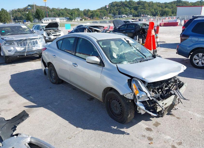 2019 Nissan Versa 1.6 SV (VIN 3N1CN7AP3KL833190) main photo