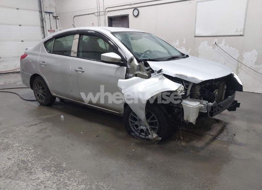 2019 Nissan Versa 1.6 SV (VIN 3N1CN7AP3KL856498) main photo