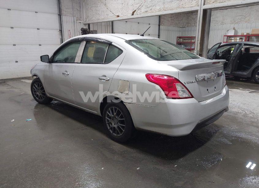 Photo 3 of 2019 Nissan Versa 1.6 SV (VIN 3N1CN7AP3KL856498)