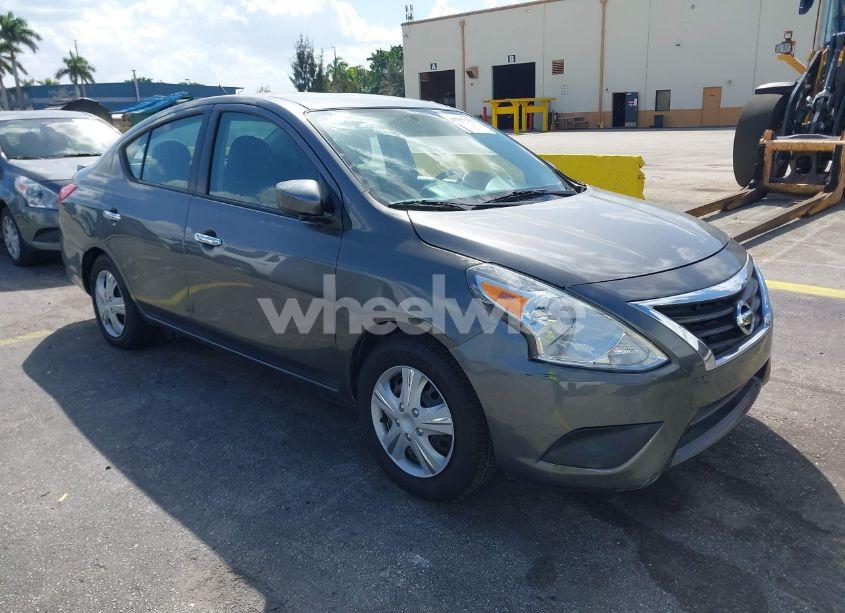 2019 Nissan Versa 1.6 SV (VIN 3N1CN7AP3KL875830) main photo