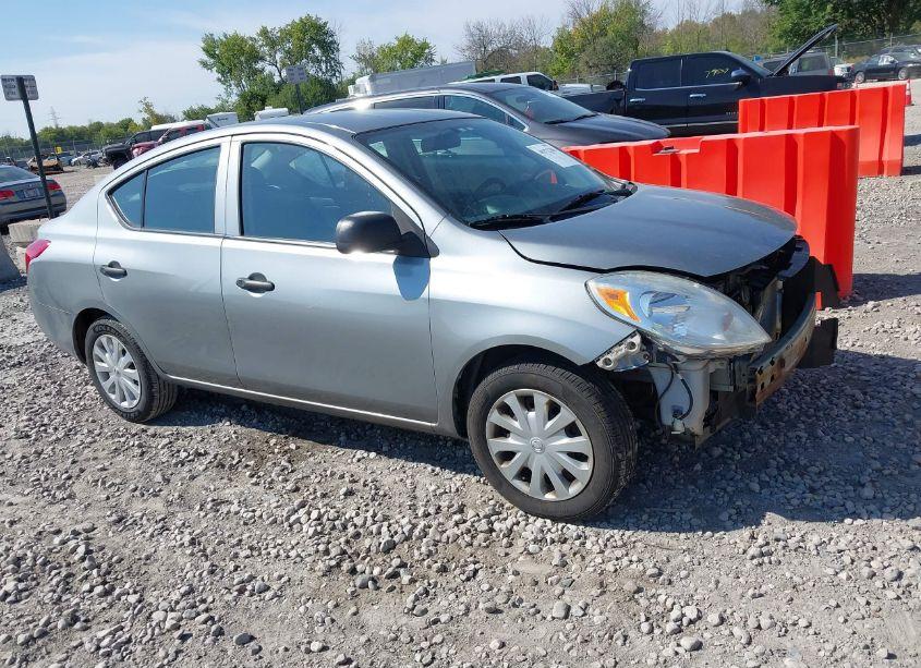 2013 Nissan Versa 1.6 S (VIN 3N1CN7AP4DL844105) main photo