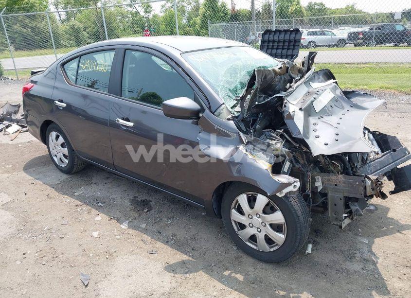 2015 Nissan Versa 1.6 SV (VIN 3N1CN7AP4FL803301) main photo