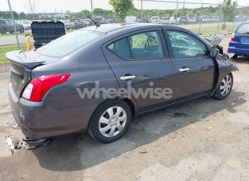 Photo 4 of 2015 Nissan Versa 1.6 SV (VIN 3N1CN7AP4FL803301)