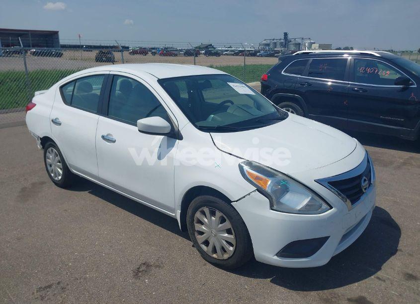 2015 Nissan Versa 1.6 SV (VIN 3N1CN7AP4FL904953) main photo