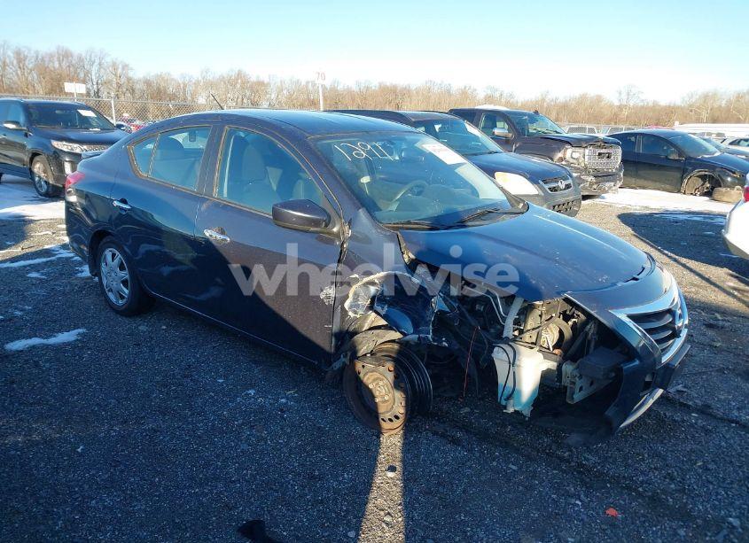2015 Nissan Versa 1.6 SV (VIN 3N1CN7AP4FL941291) main photo