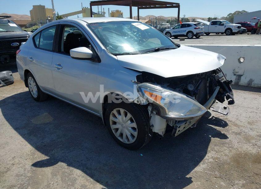 2016 Nissan Versa 1.6 SV (VIN 3N1CN7AP4GL917638) main photo