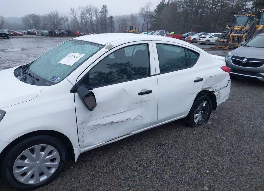 Photo 6 of 2018 Nissan Versa 1.6 S+ (VIN 3N1CN7AP4JL819748)