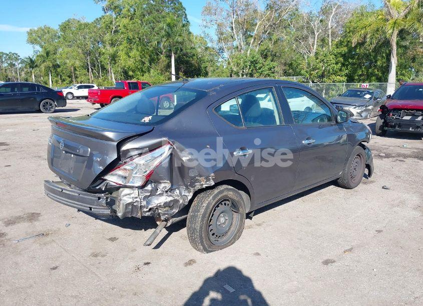 Photo 4 of 2018 Nissan Versa 1.6 SV (VIN 3N1CN7AP4JL833343)