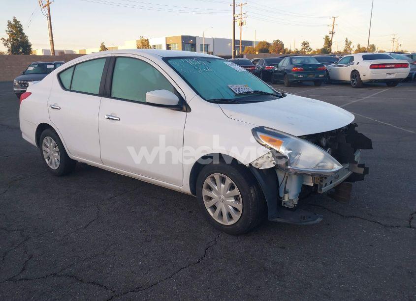 2018 Nissan Versa 1.6 SV (VIN 3N1CN7AP4JL836873) main photo