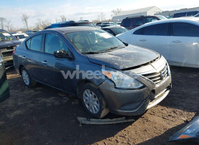 2018 Nissan Versa 1.6 SV (VIN 3N1CN7AP4JL881599) main photo