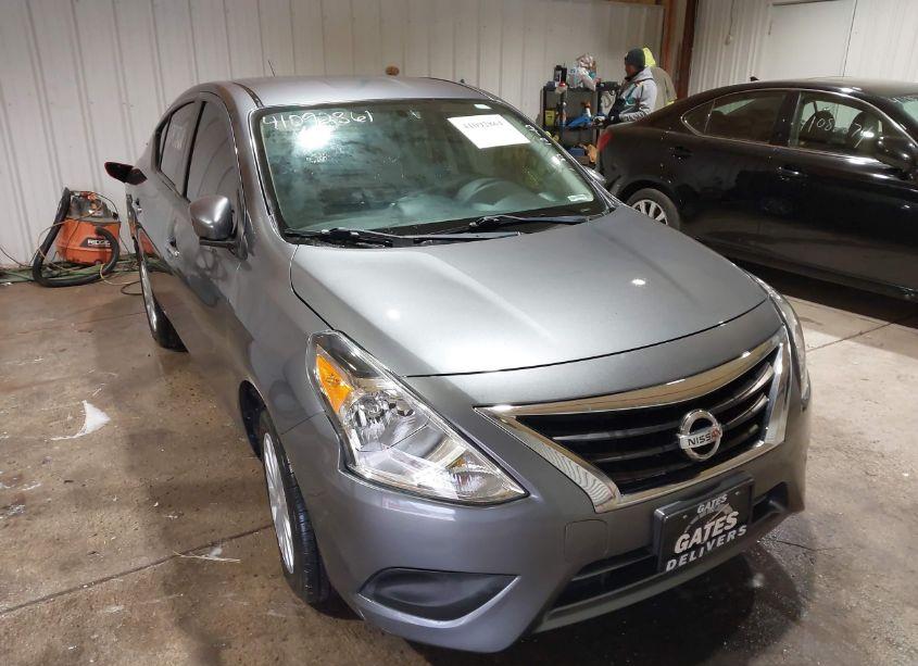 2019 Nissan Versa 1.6 SV (VIN 3N1CN7AP4KL870037) main photo