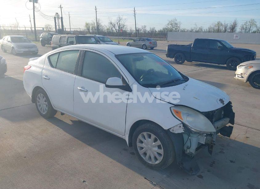 2013 Nissan Versa 1.6 SV (VIN 3N1CN7AP5DL864203) main photo