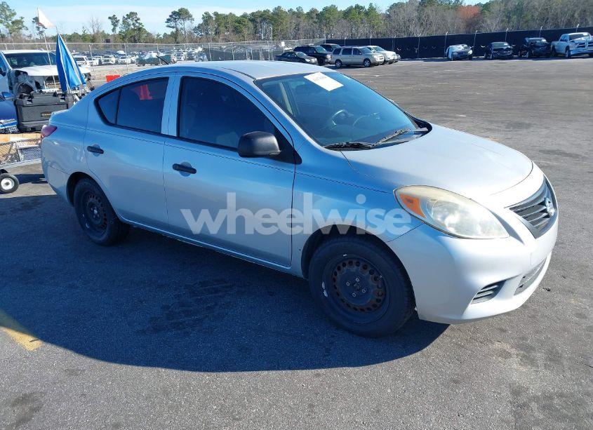 2013 Nissan Versa 1.6 S (VIN 3N1CN7AP5DL869210) main photo