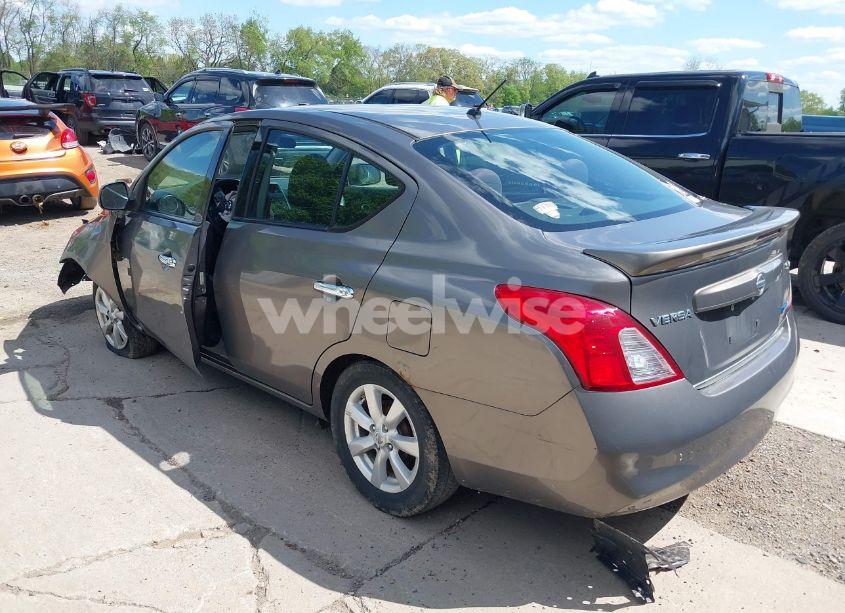 Photo 3 of 2014 Nissan Versa 1.6 SV (VIN 3N1CN7AP5EL834572)