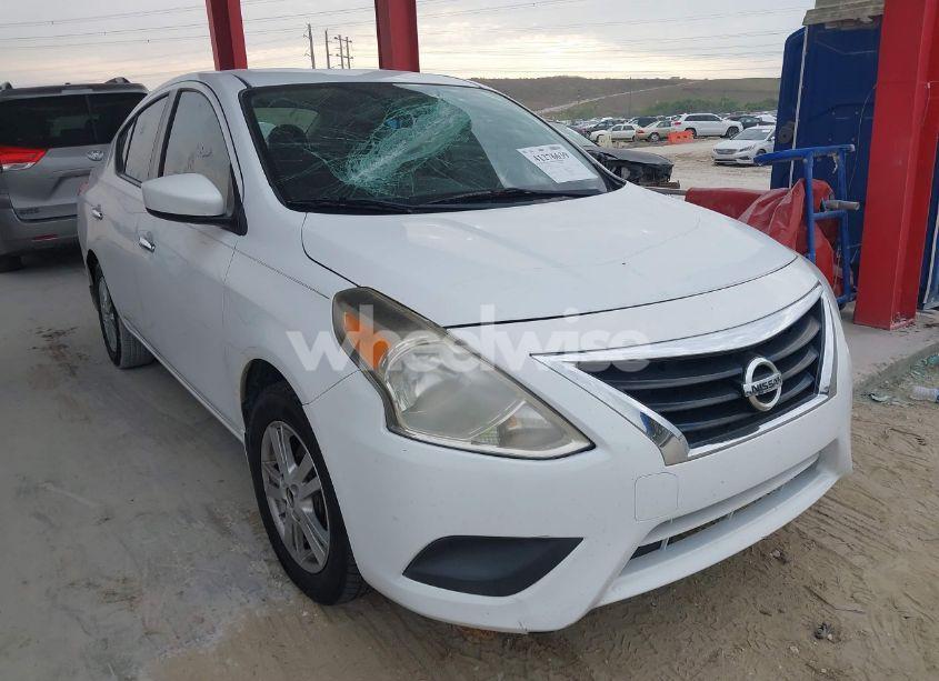 2015 Nissan Versa 1.6 SV (VIN 3N1CN7AP5FL843354) main photo