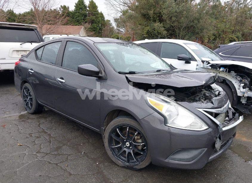 2015 Nissan Versa 1.6 SV (VIN 3N1CN7AP5FL877374) main photo