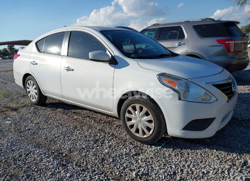 2015 Nissan Versa 1.6 S/1.6 S+/1.6 SL/1.6 SV (VIN 3N1CN7AP5FL888374) main photo