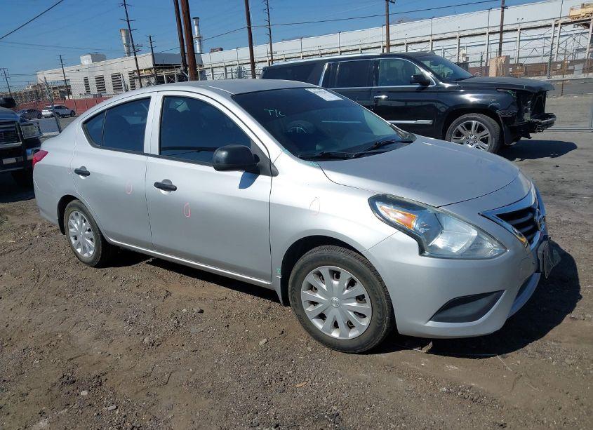 2015 Nissan Versa 1.6 S (VIN 3N1CN7AP5FL903374) main photo