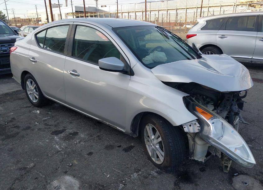 2015 Nissan Versa 1.6 SV (VIN 3N1CN7AP5FL928386) main photo