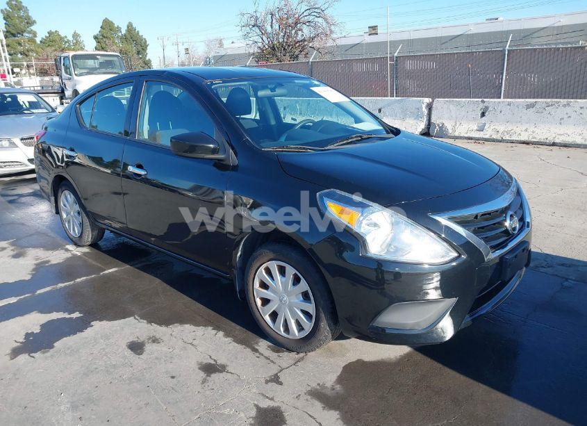 2015 Nissan Versa 1.6 SV (VIN 3N1CN7AP5FL943373) main photo
