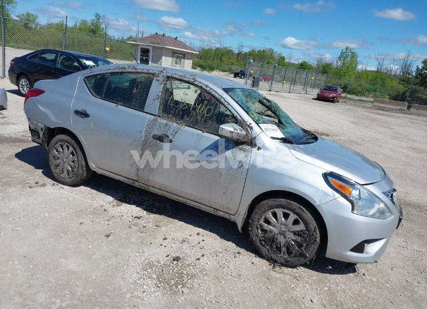 2016 Nissan Versa 1.6 S (VIN 3N1CN7AP5GL915381) main photo