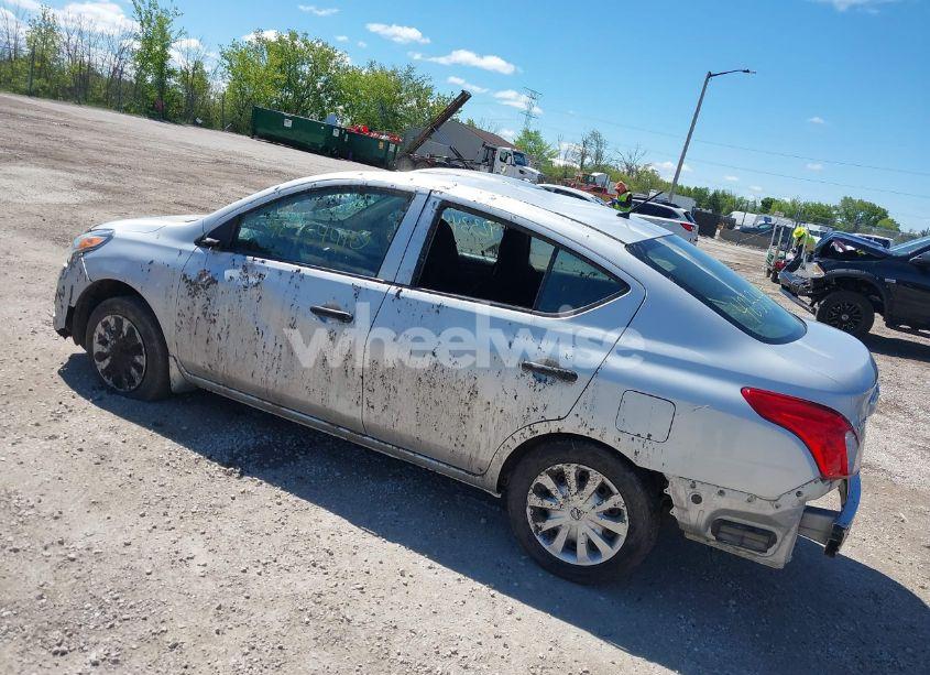 Photo 3 of 2016 Nissan Versa 1.6 S (VIN 3N1CN7AP5GL915381)