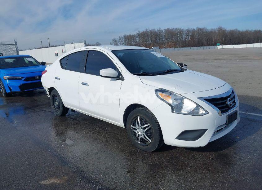 2017 Nissan Versa 1.6 SV (VIN 3N1CN7AP5HK410397) main photo