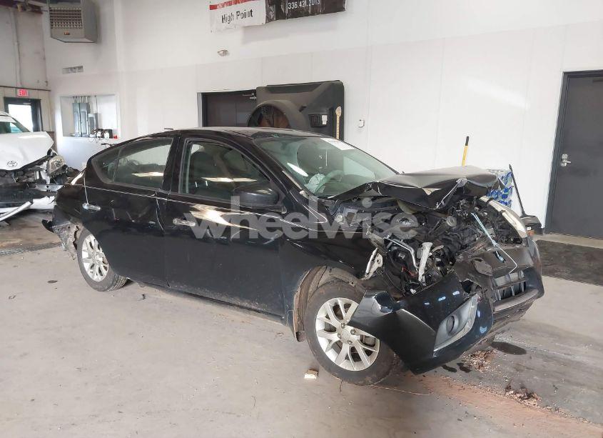 2017 Nissan Versa 1.6 SV (VIN 3N1CN7AP5HL829179) main photo