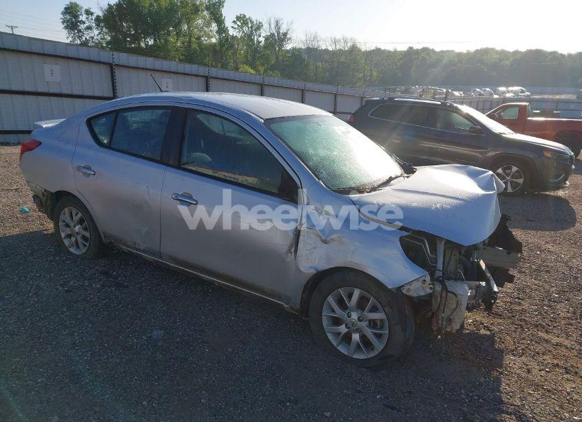 2017 Nissan Versa 1.6 SV (VIN 3N1CN7AP5HL879936) main photo