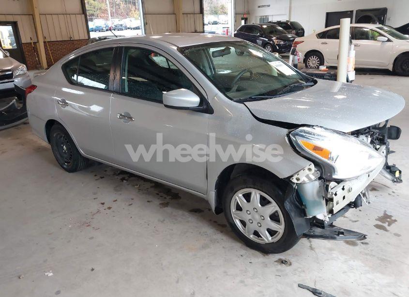 2018 Nissan Versa 1.6 SV (VIN 3N1CN7AP5JL804353) main photo