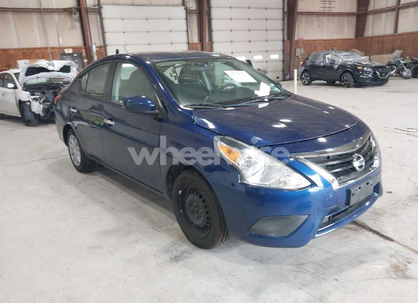 2018 Nissan Versa 1.6 SV (VIN 3N1CN7AP5JL811481) main photo