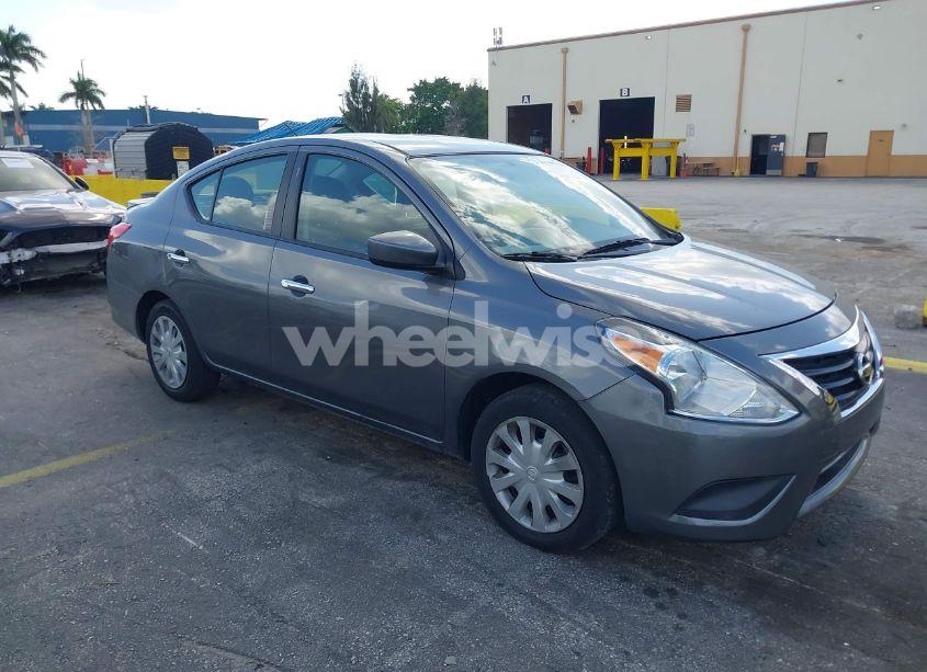 2018 Nissan Versa 1.6 SV (VIN 3N1CN7AP5JL835554) main photo