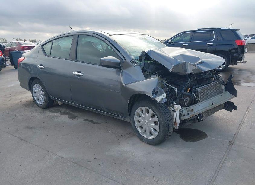 2018 Nissan Versa 1.6 SV (VIN 3N1CN7AP5JL881093) main photo