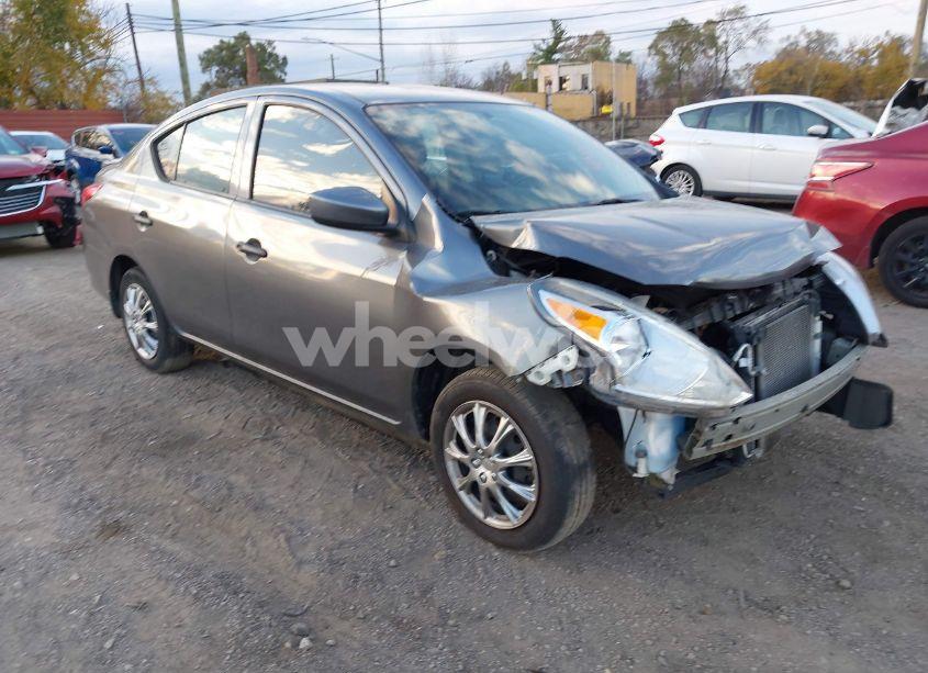 2018 Nissan Versa 1.6 S+ (VIN 3N1CN7AP5JL883250) main photo