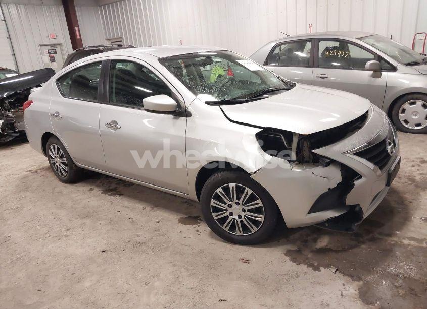 2018 Nissan Versa 1.6 SV (VIN 3N1CN7AP5JL884897) main photo