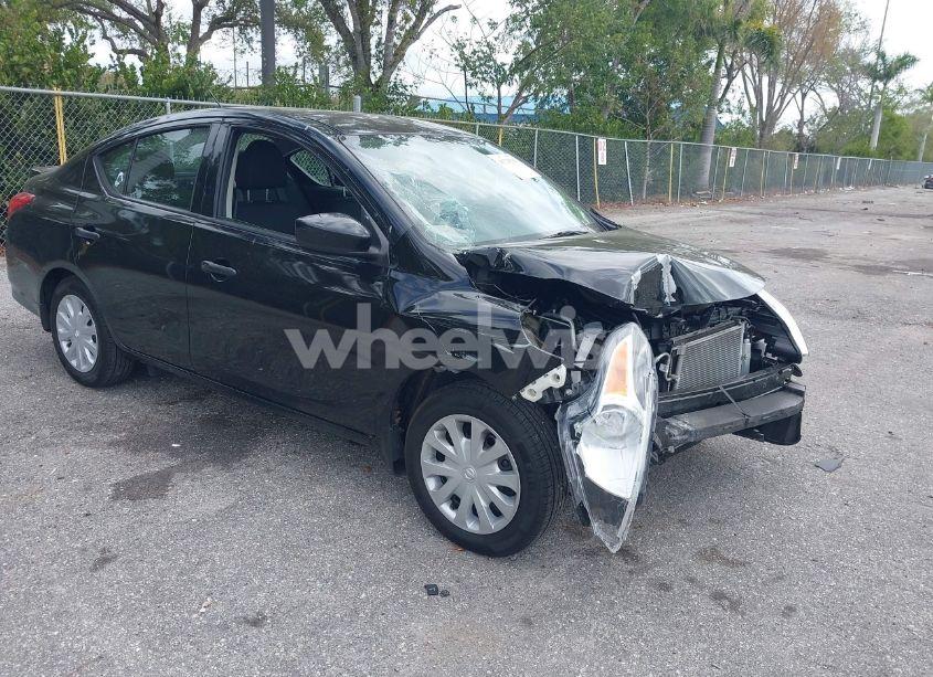 2018 Nissan Versa 1.6 S+ (VIN 3N1CN7AP5JL888092) main photo