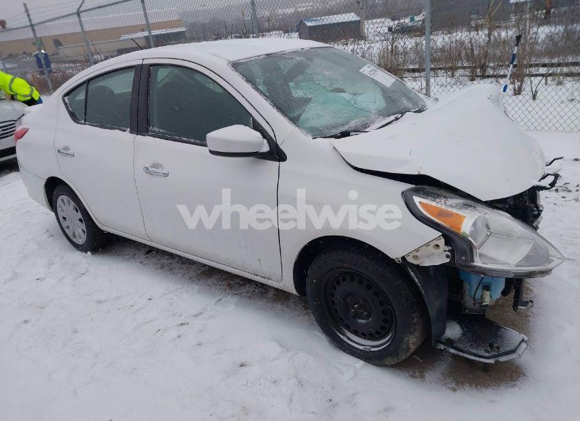 2019 Nissan Versa 1.6 SV (VIN 3N1CN7AP5KL843185) main photo
