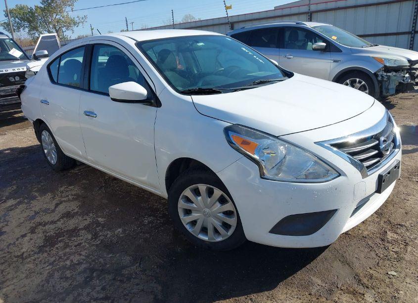 2019 Nissan Versa 1.6 SV (VIN 3N1CN7AP5KL859726) main photo